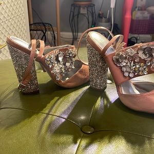 Satin closed toe pump